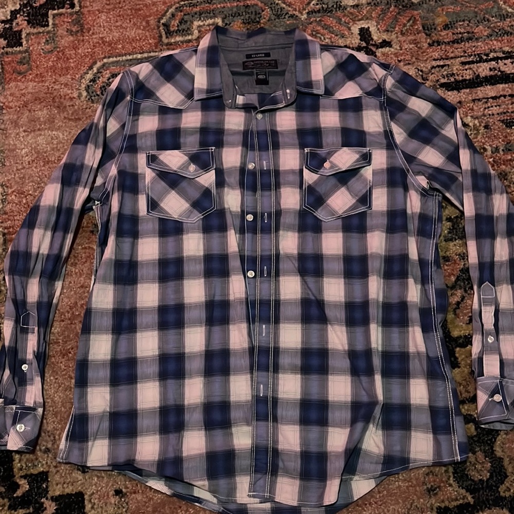I am selling a mens button up flannel!